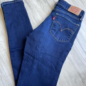 Women Levi’s Jeans